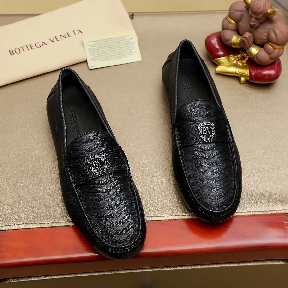 Men's men's shoes 💰440 [BV] 👟👟 Italian luxury brand Made with imported cowhide technology to highlight high-end men's taste of light luxury life [color] [color] Masters with ten years of manual experience create classic weaving 🌴 The inner top layer 🐮 lining 💯😘 The top quality inherits the brand craftsmanship! Color, code number 39-44 (38.45. Can be customized)